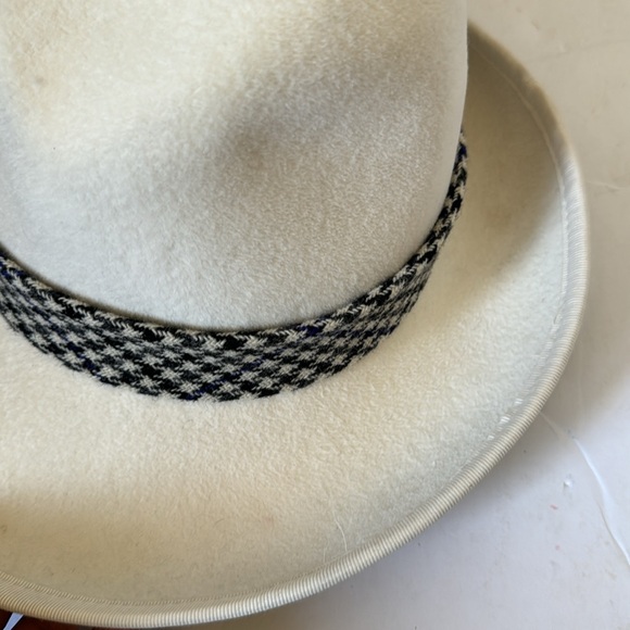 Anna Rizzo hat - Picture 4 of 6